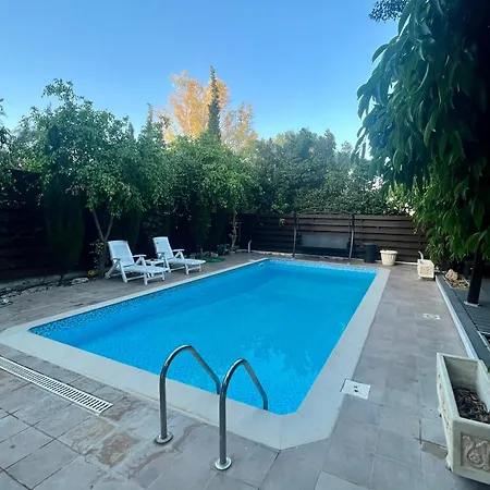 A Detached Floor Villa Parekklisia Exterior photo