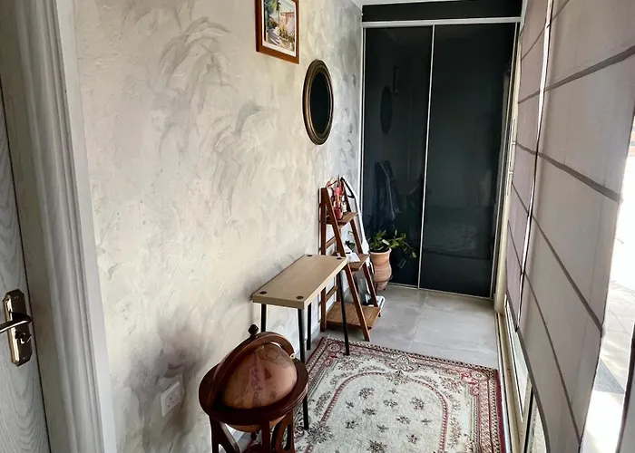 A Detached Floor